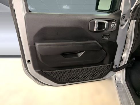 Used 2022 Jeep Wrangler Unlimited Sahara AWD/4WD image 13