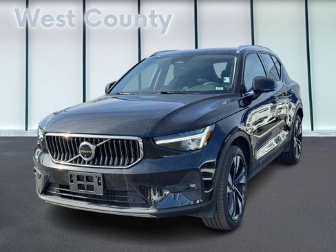 Certified 2023 Volvo XC40 B5 Ultimate w/ Protection Package Premier image 9