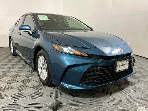 Used 2025 Toyota Camry LE FWD image 4