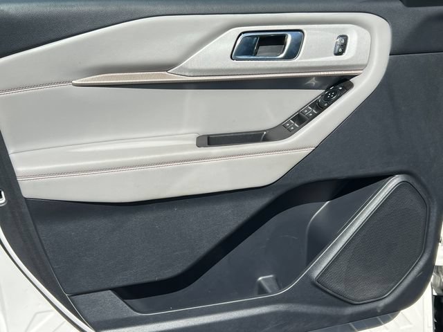 Used 2025 Ford Explorer Active w/ Active Comfort Package AWD/4WD image 18
