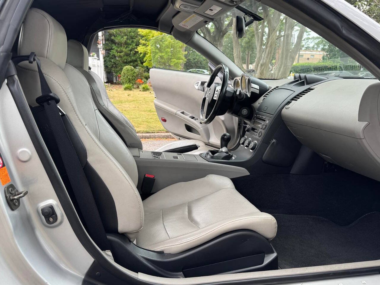 Used 2004 Nissan 350Z Touring RWD image 12