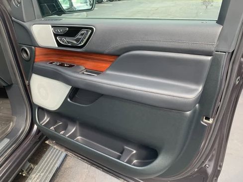 Used 2024 Lincoln Navigator Reserve AWD/4WD image 15