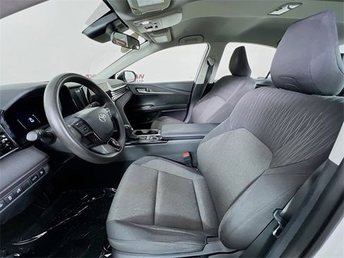 Used 2025 Toyota Camry LE image 10