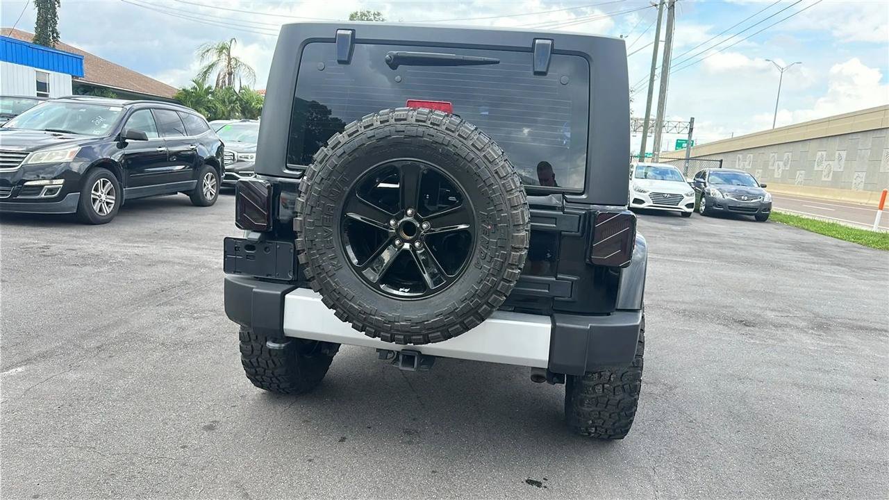 Used 2013 Jeep Wrangler Sahara AWD/4WD image 10