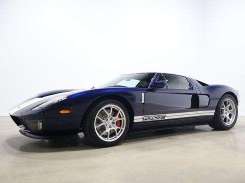Used 2006 Ford GT RWD image 11