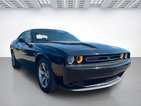 Used 2019 Dodge Challenger SXT RWD image 7