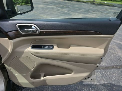Used 2014 Jeep Grand Cherokee Laredo w/ Security & Convenience Group AWD/4WD image 15