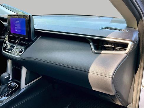 Certified 2023 Toyota Corolla Cross LE w/ Moonroof Package AWD/4WD image 18