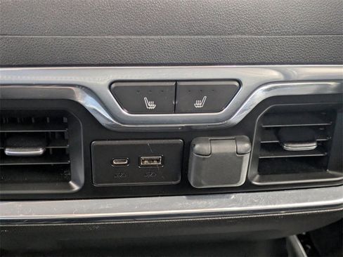 Used 2023 GMC Sierra 2500 Denali w/ Denali Black Diamond Edition image 14