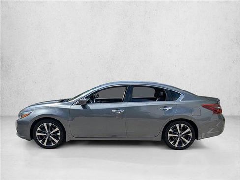 Used 2017 Nissan Altima 2.5 SR FWD image 5