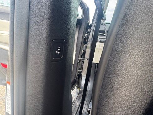 Used 2024 Kia Carnival EX FWD image 25