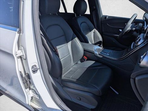 Used 2021 Mercedes-Benz GLC 300 4MATIC image 17