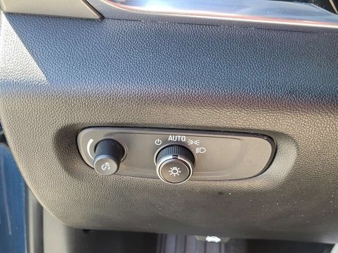 Used 2023 Chevrolet Traverse LS FWD image 27