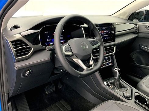 Used 2025 Volkswagen Taos SE image 14