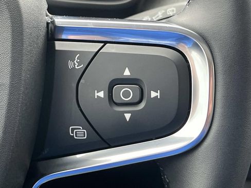 Used 2025 Volvo XC40 B5 Plus w/ Protection Package Premier image 31