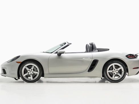 Used 2022 Porsche 718 Boxster RWD image 11
