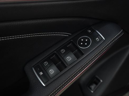 Used 2019 Mercedes-Benz GLA 250 4MATIC w/ Premium Package image 22