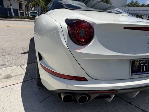 Used 2015 Ferrari California T RWD image 25