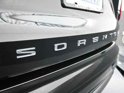 Used 2021 Kia Sorento EX w/ Panoramic Sunroof Package image 39