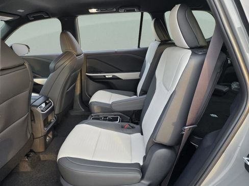 Certified 2026 Lexus TX 500h AWD w/ Technology Package image 26