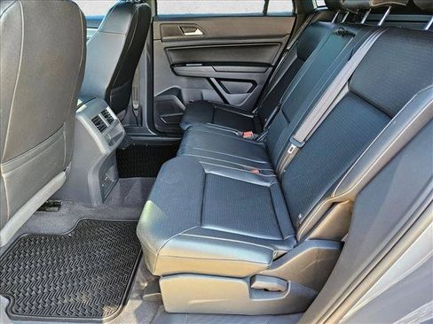 Used 2020 Volkswagen Atlas Cross Sport SE w/ Panoramic Sunroof Package FWD image 17