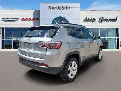 Used 2018 Jeep Compass Latitude w/ Cold Weather Group AWD/4WD image 4