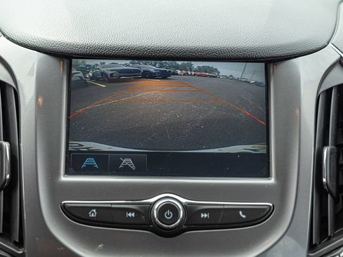 Used 2017 Chevrolet Cruze LT w/ Convenience Package FWD image 17