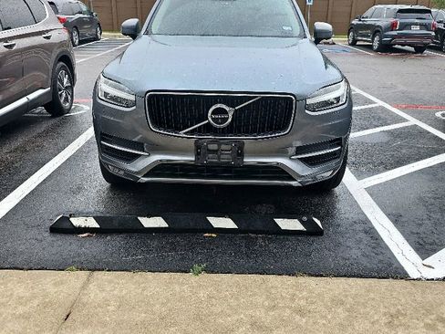 Used 2017 Volvo XC90 T5 Momentum w/ Vision Package FWD image 2