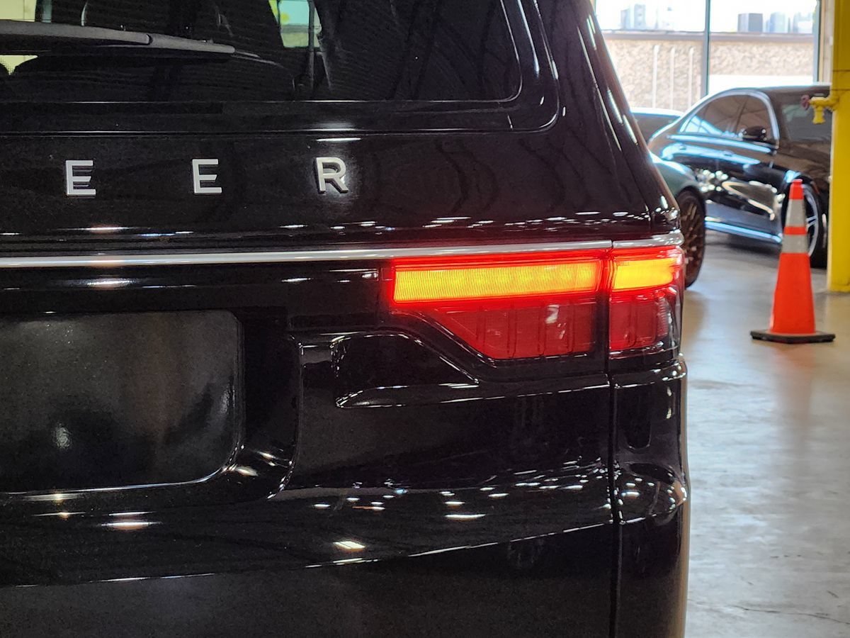 Used 2022 Jeep Wagoneer Series III w/ Premium Group I AWD/4WD image 22