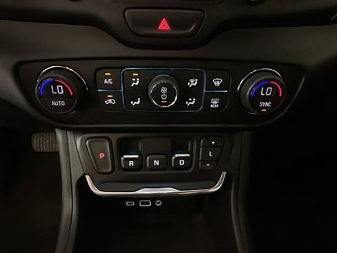 Used 2020 GMC Terrain SLE w/ Driver Convenience Package AWD/4WD image 22