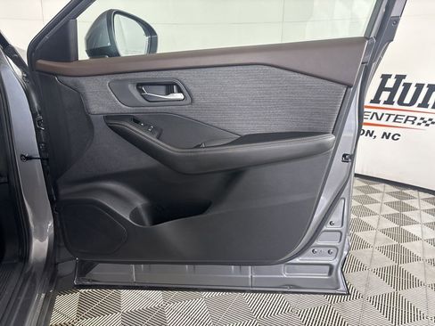 Used 2021 Nissan Rogue SV image 25