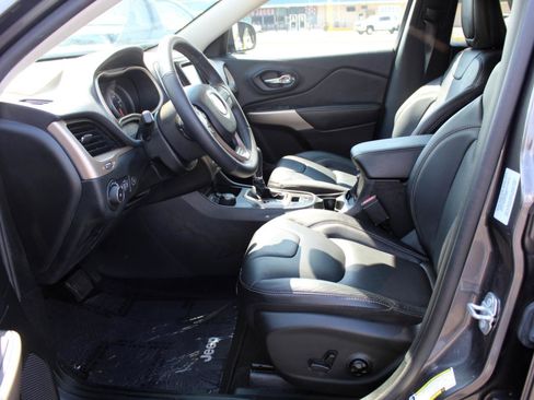 Used 2018 Jeep Cherokee Limited AWD/4WD image 9