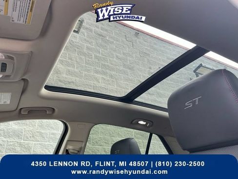 Used 2022 Buick Envision Essence w/ Technology Package I FWD image 4