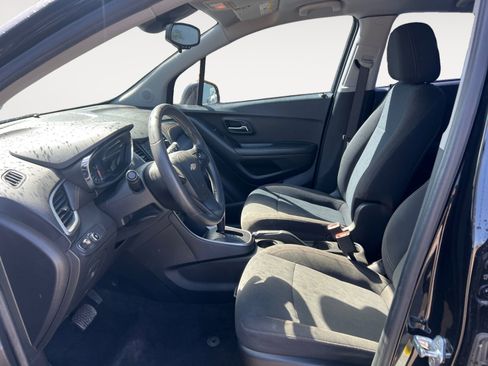 Used 2021 Chevrolet Trax LS FWD image 9