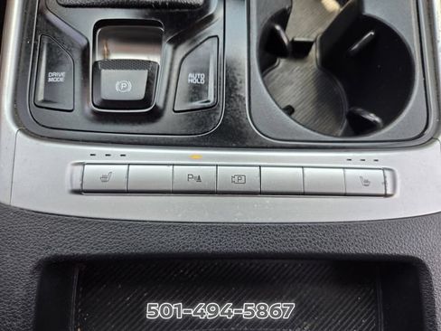 Used 2025 Kia Carnival FWD image 22