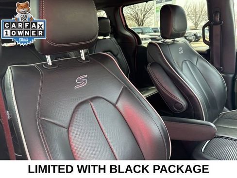 Used 2025 Chrysler Pacifica Limited image 29