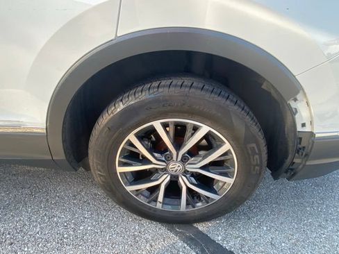 Used 2020 Volkswagen Tiguan SE w/ Panoramic Sunroof Package AWD/4WD image 10
