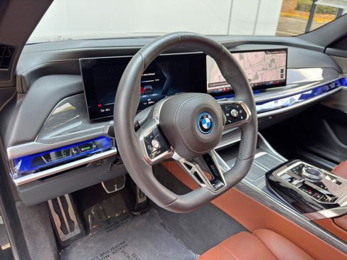 Used 2024 BMW i7 eDrive50 w/ M Sport Package RWD image 14