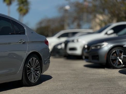 Used 2018 BMW 530e w/ Premium Package 2 image 2