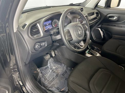 Used 2022 Jeep Renegade Latitude w/ Convenience Group AWD/4WD image 9
