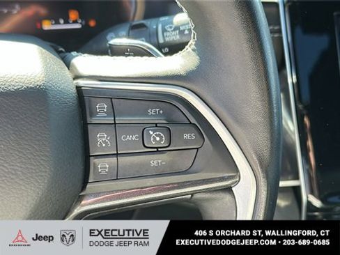 Used 2022 Jeep Grand Cherokee L Laredo image 14