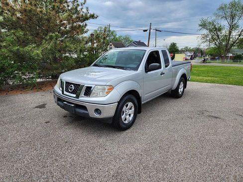 Used 2011 Nissan Frontier SV image 14