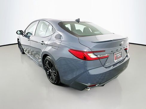 Used 2025 Toyota Camry SE image 7