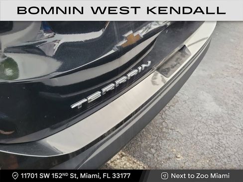 Used 2024 GMC Terrain SLE image 6