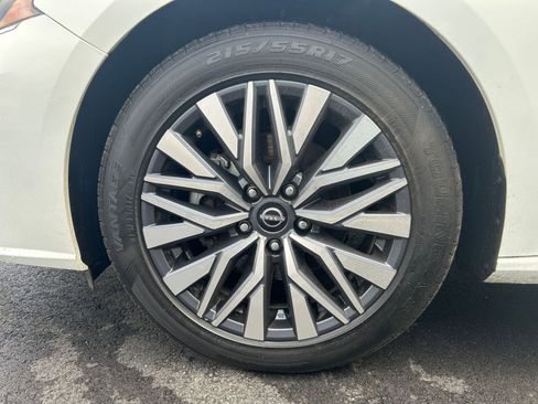 Used 2025 Nissan Altima 2.5 SV image 30