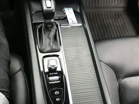 Used 2018 Volvo XC60 T5 Momentum w/ Convenience Package image 20