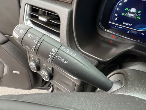 Used 2024 Chevrolet Suburban Z71 w/ Luxury Package image 37