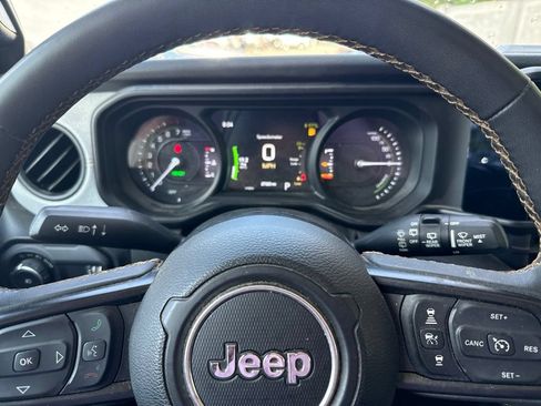 Used 2024 Jeep Wrangler Unlimited AWD/4WD image 11