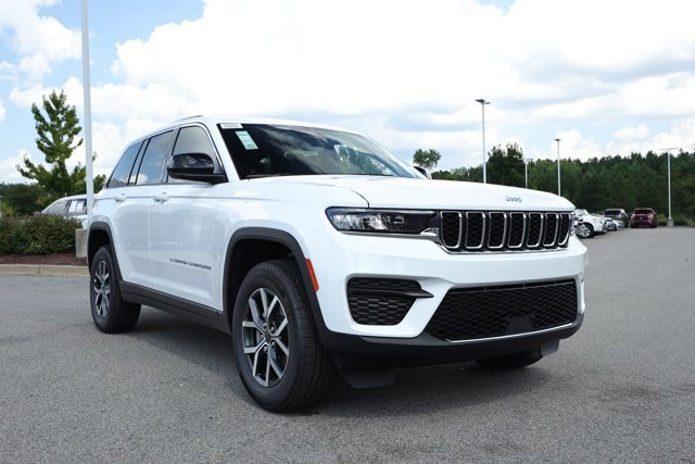 New 2027 Jeep Grand Cherokee Laredo X RWD image 3