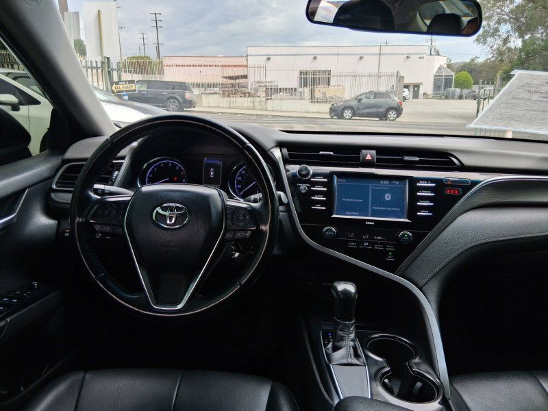 Used 2020 Toyota Camry SE FWD image 11
